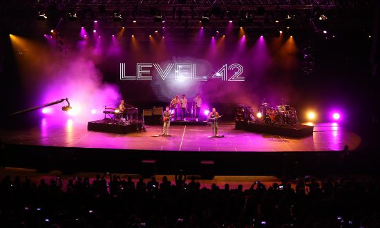Level 42 EXPO 2016'da izleyenleri coşturdu